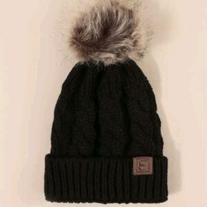 HOST PICK 🎉🎉 Nwot Black Cable Knit Pom Pom Beanie
